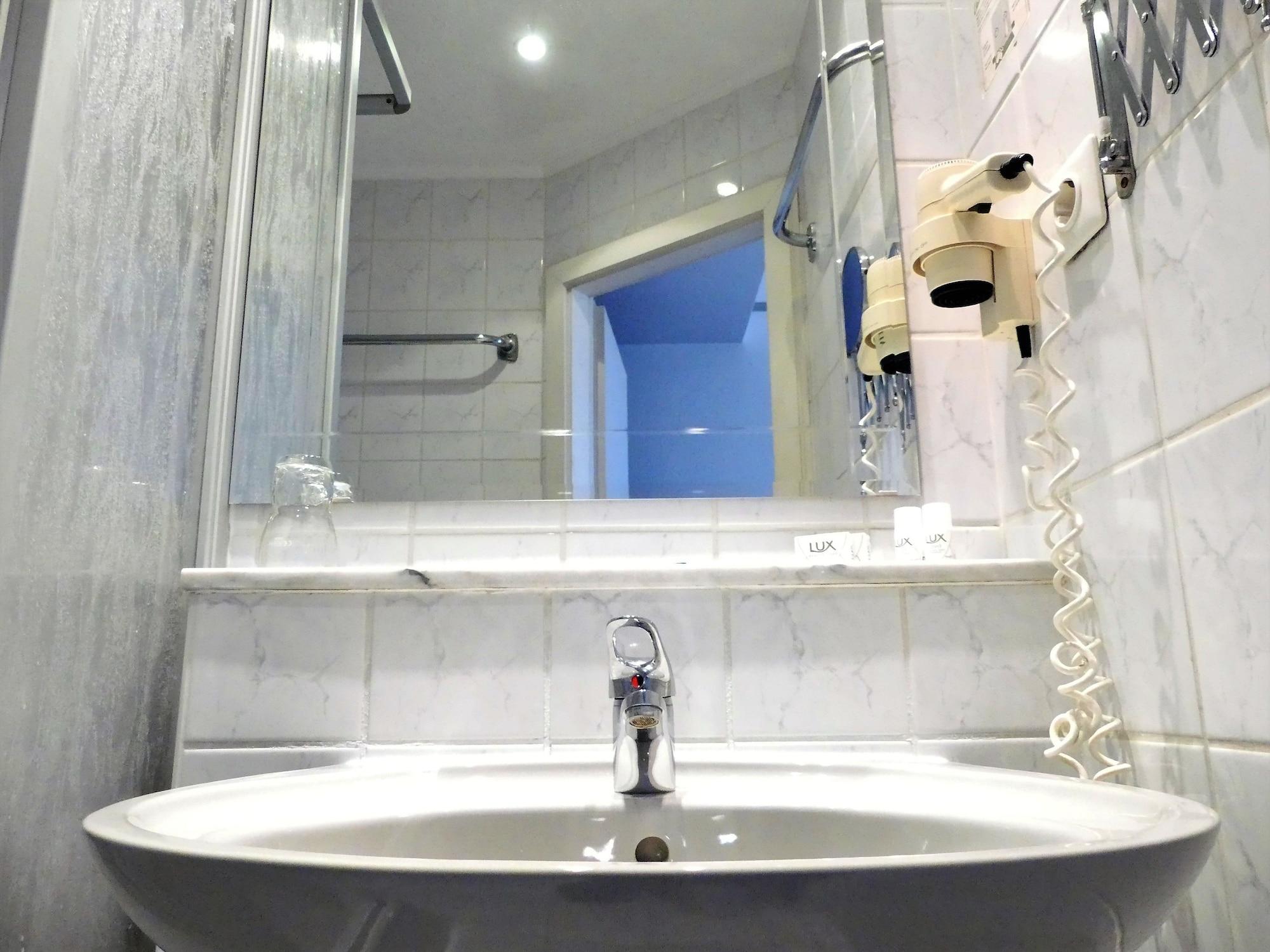 Hotel Kunibert Der Fiese Köln Ngoại thất bức ảnh