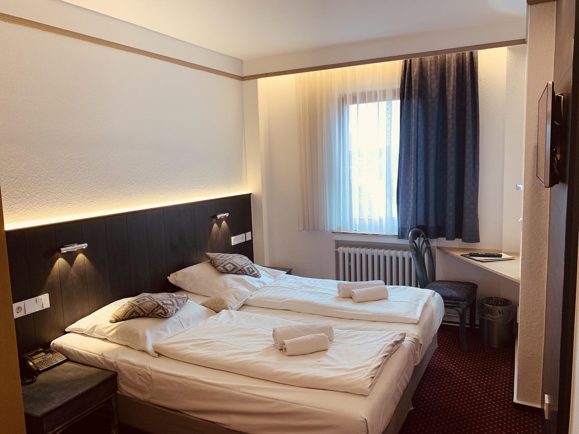 Hotel Kunibert Der Fiese Köln Ngoại thất bức ảnh