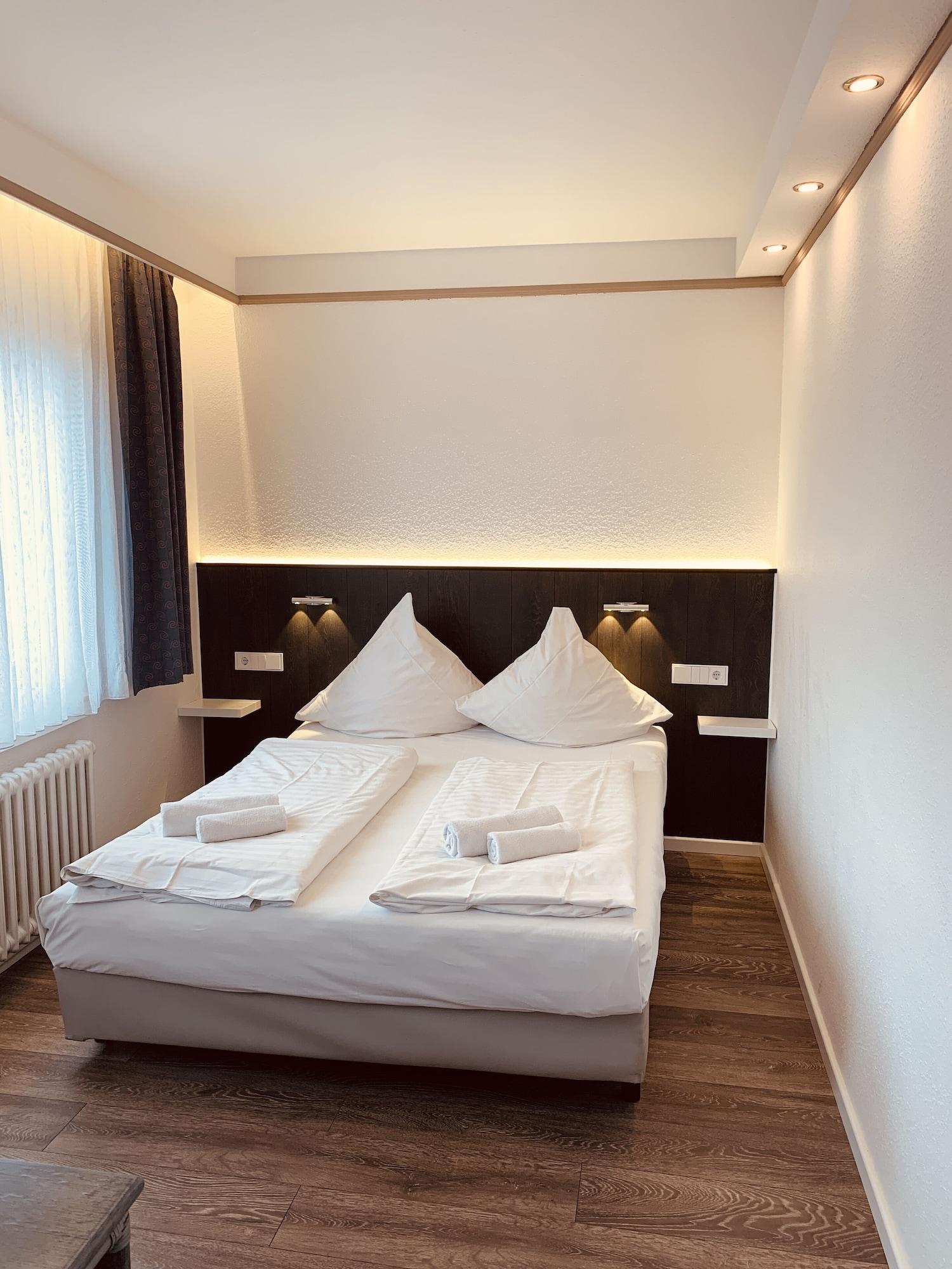 Hotel Kunibert Der Fiese Köln Ngoại thất bức ảnh