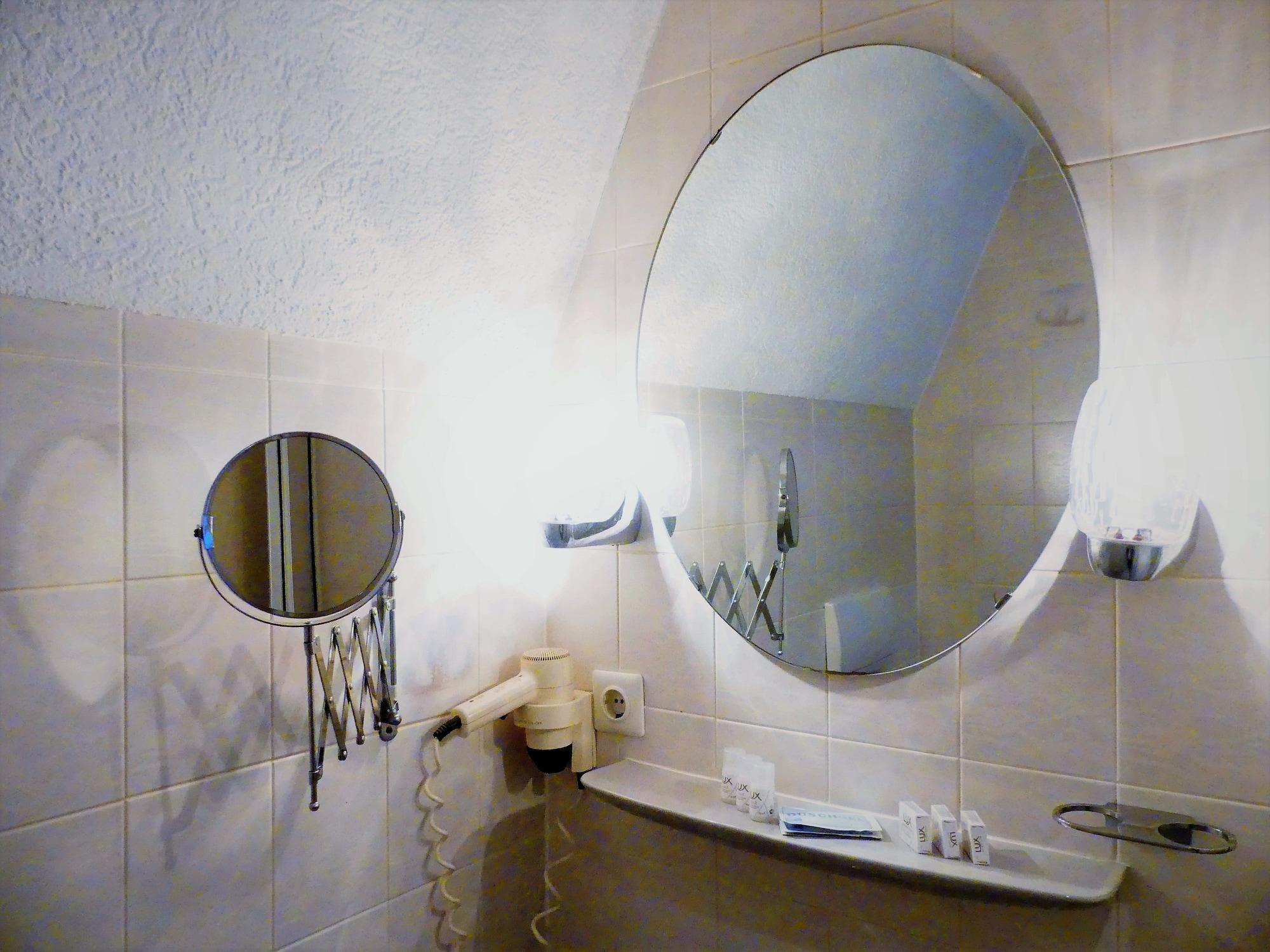 Hotel Kunibert Der Fiese Köln Ngoại thất bức ảnh