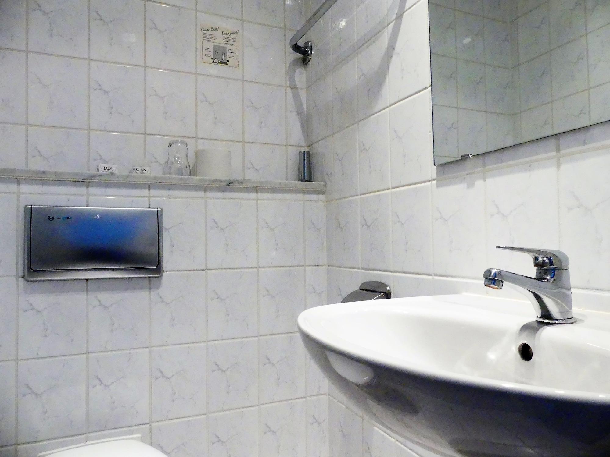 Hotel Kunibert Der Fiese Köln Ngoại thất bức ảnh