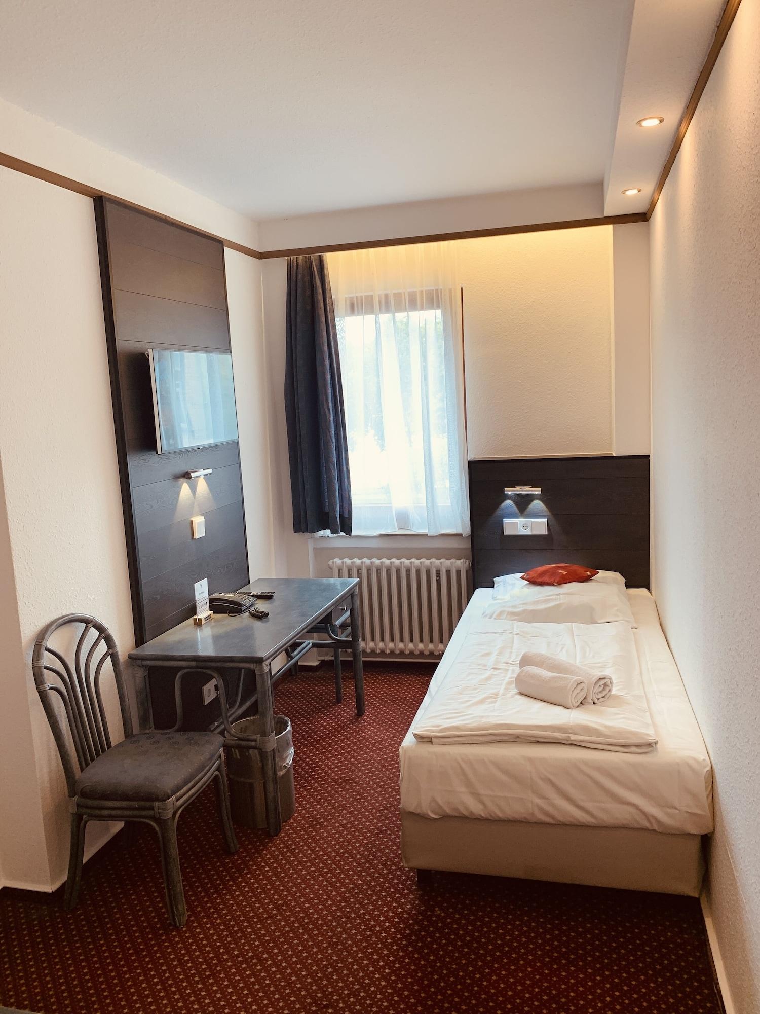 Hotel Kunibert Der Fiese Köln Ngoại thất bức ảnh