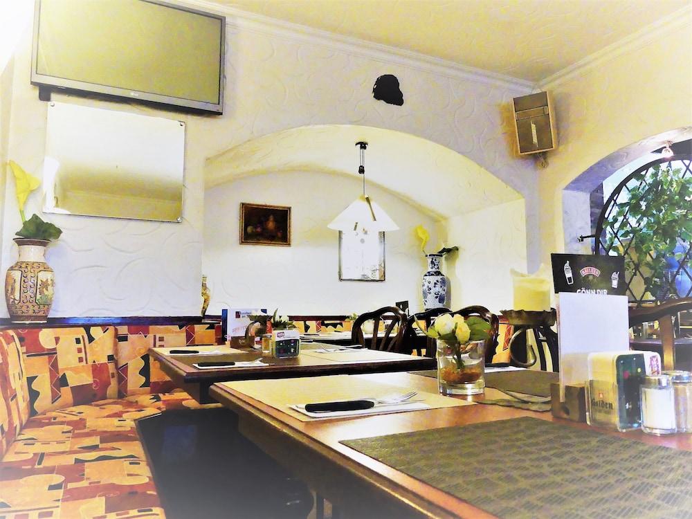 Hotel Kunibert Der Fiese Köln Ngoại thất bức ảnh