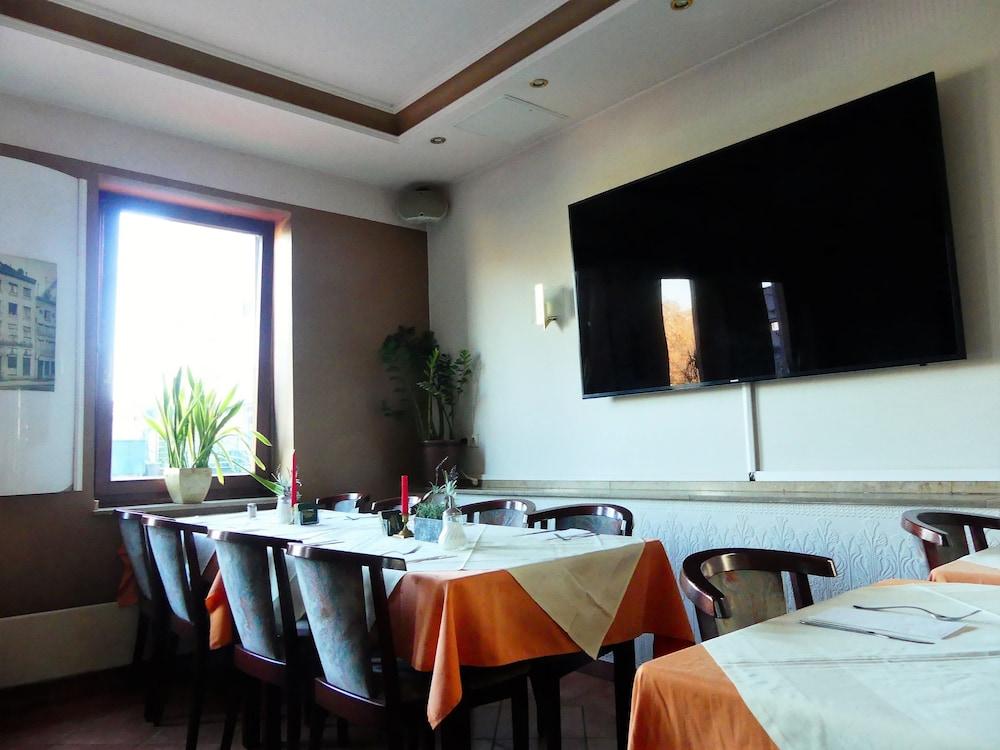Hotel Kunibert Der Fiese Köln Ngoại thất bức ảnh