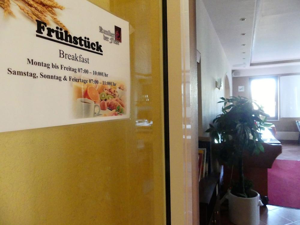Hotel Kunibert Der Fiese Köln Ngoại thất bức ảnh